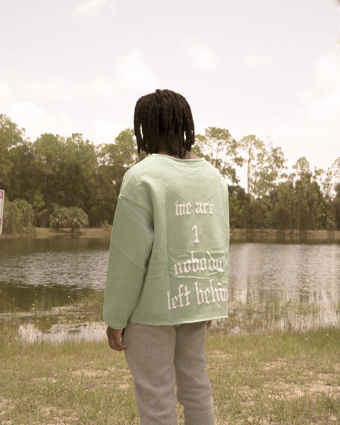 DISTRESSED SWEATSHIRT